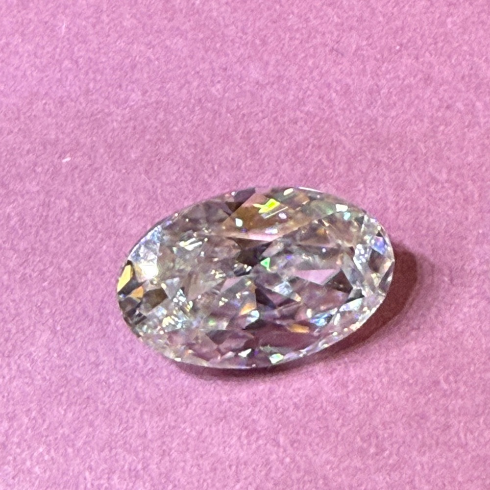 5ct Elegant Oval Cut
Moissanite Gemstone